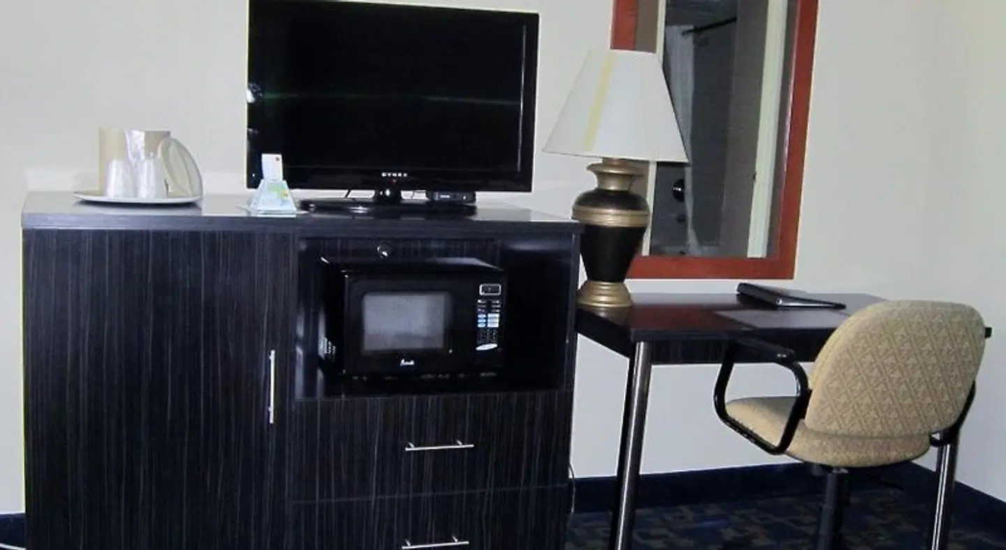 Quality Inn Jacksonville - Orange Park near Naval Air Station Bar