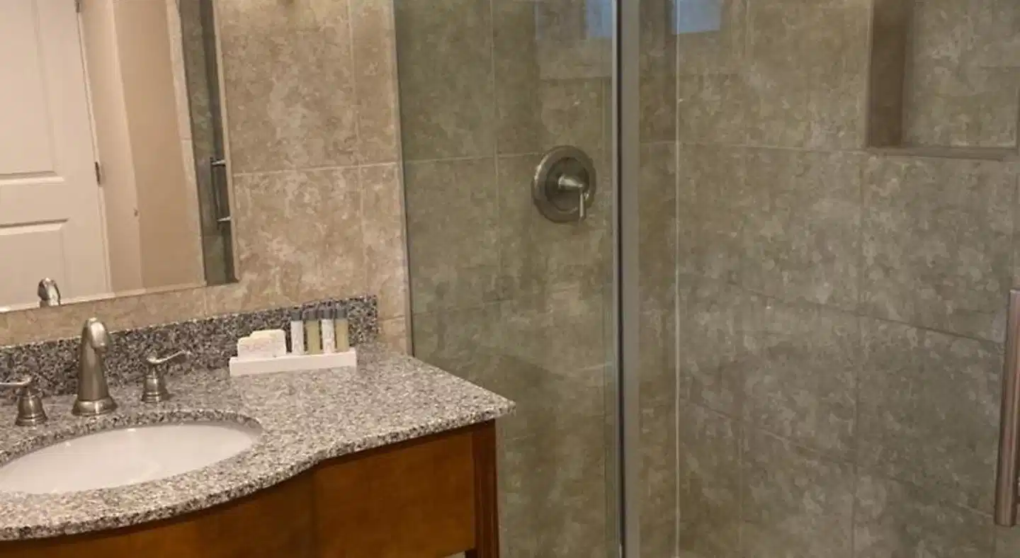 Normandy Inn Badezimmer