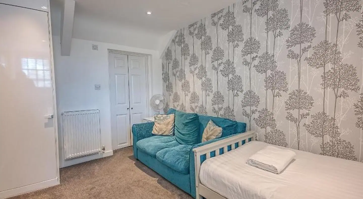 Rose and Crown ROOM_EXAMPLE