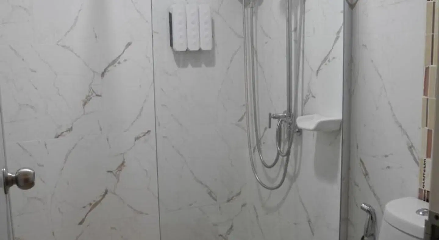 Bann Tawan Hostel & Spa Badezimmer