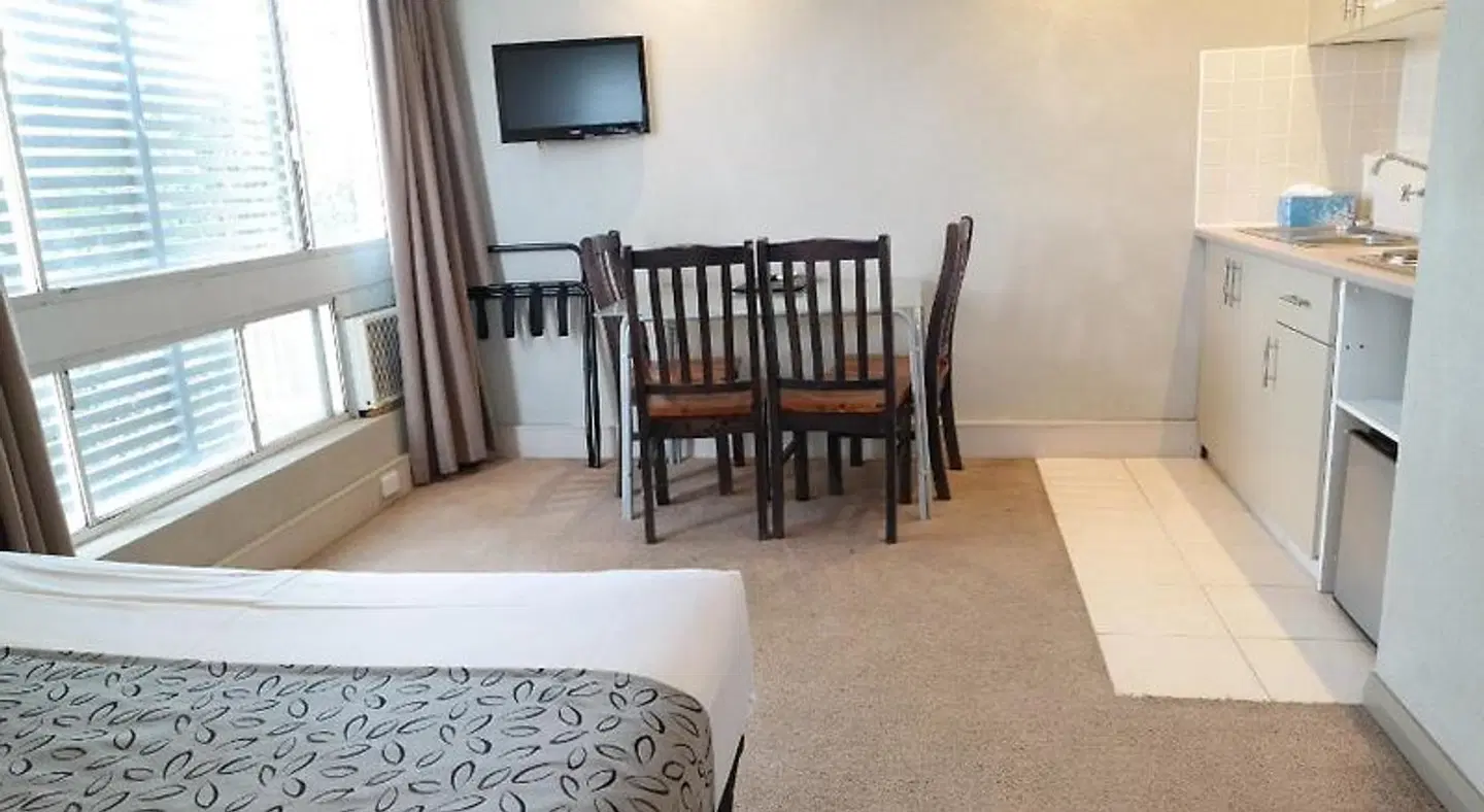 Econo Lodge Parkville Place ROOM_EXAMPLE