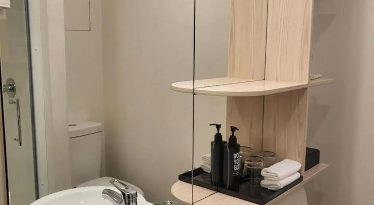 ibis Sydney Barangaroo Badezimmer