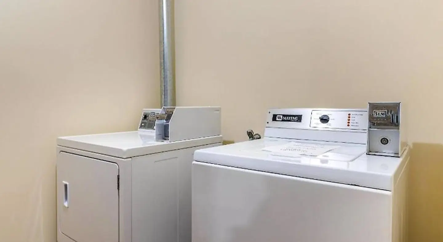 QUALITY INN & SUITES BATHURST E Badezimmer