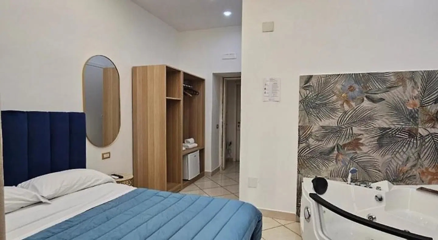 Napoli Centrale Room & Jacuzzi ROOM_EXAMPLE