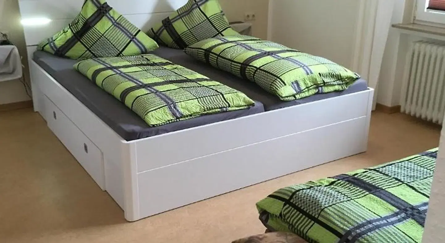 Toff - Toff ROOM_EXAMPLE