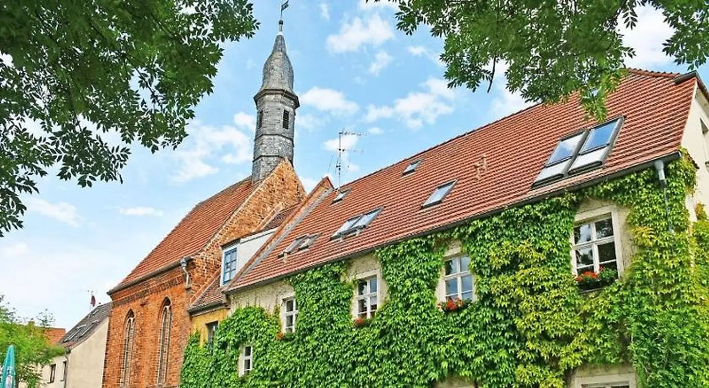 UPHUS-Hotel EXTERIOR