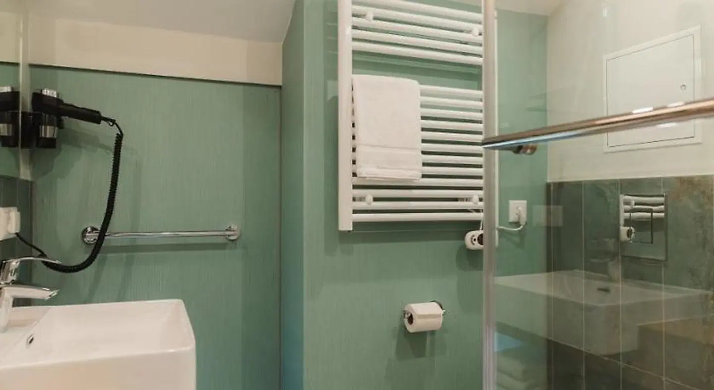 H24 Hotel Apartments Eberswalde Badezimmer