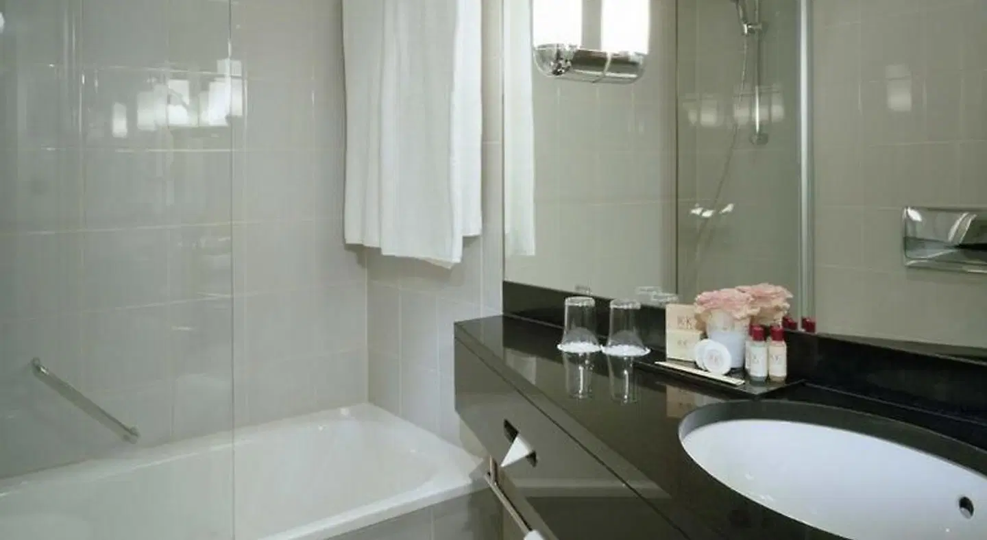 Miiro Le Grand Hôtel Cayré Badezimmer