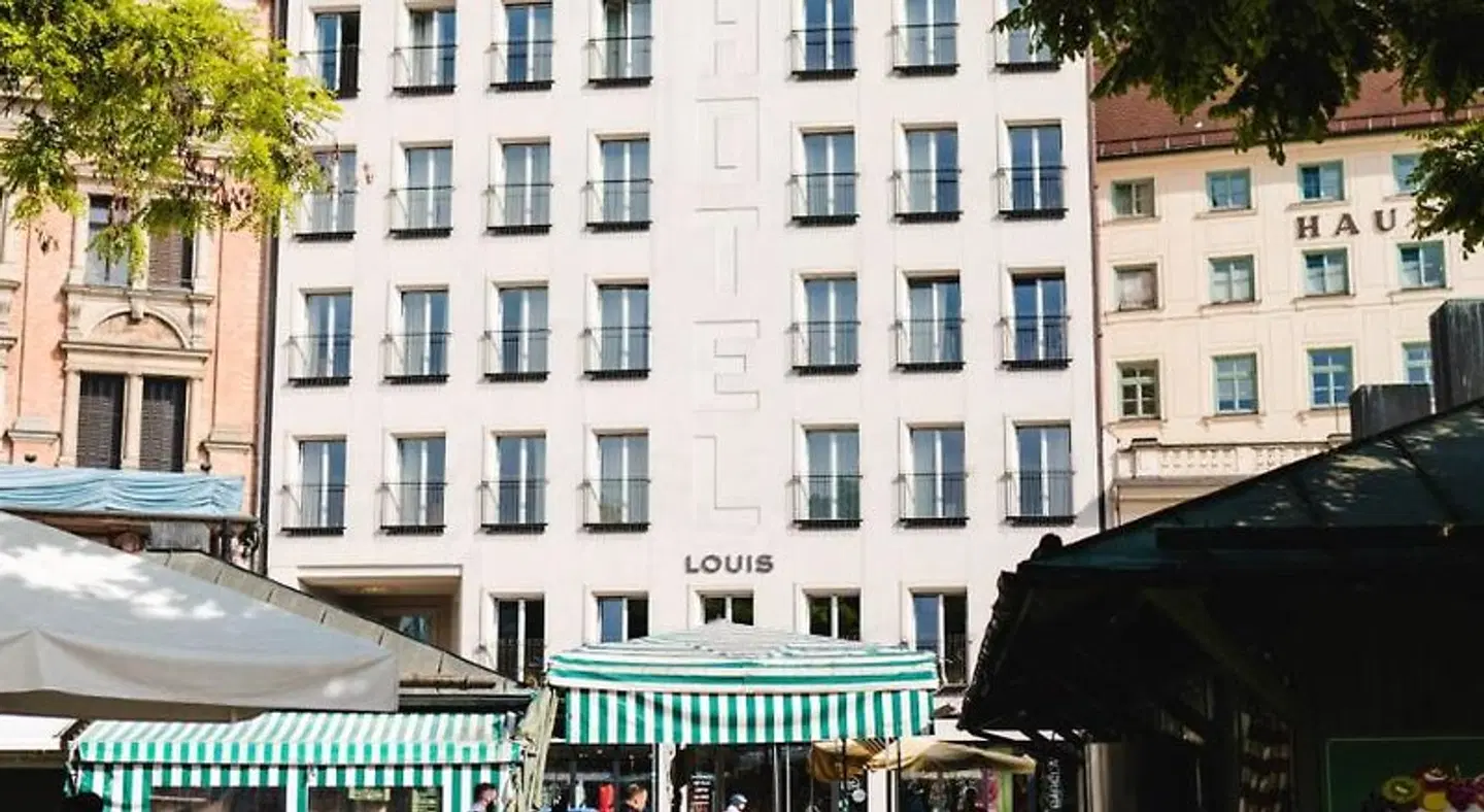 Louis EXTERIOR
