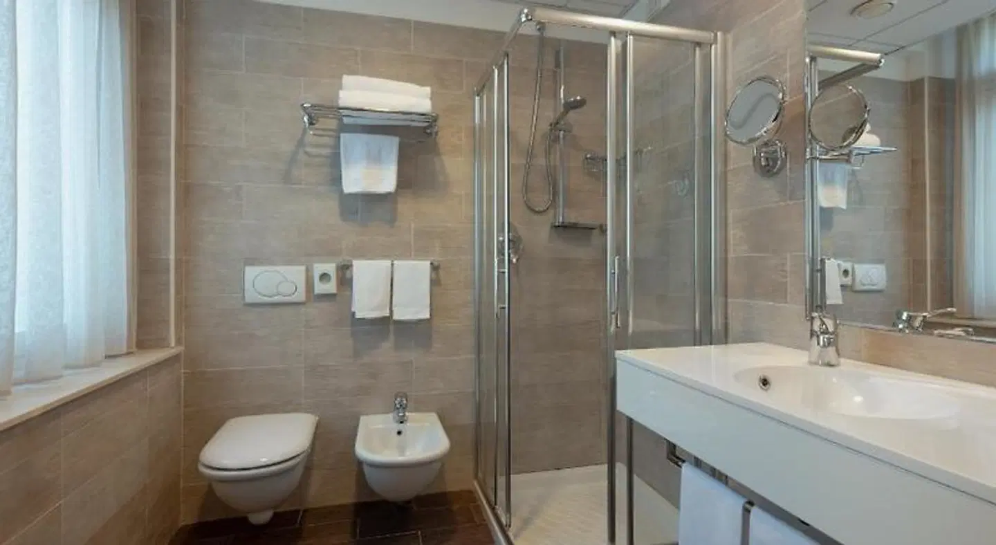 Ibis Styles Parma Toscanini Badezimmer