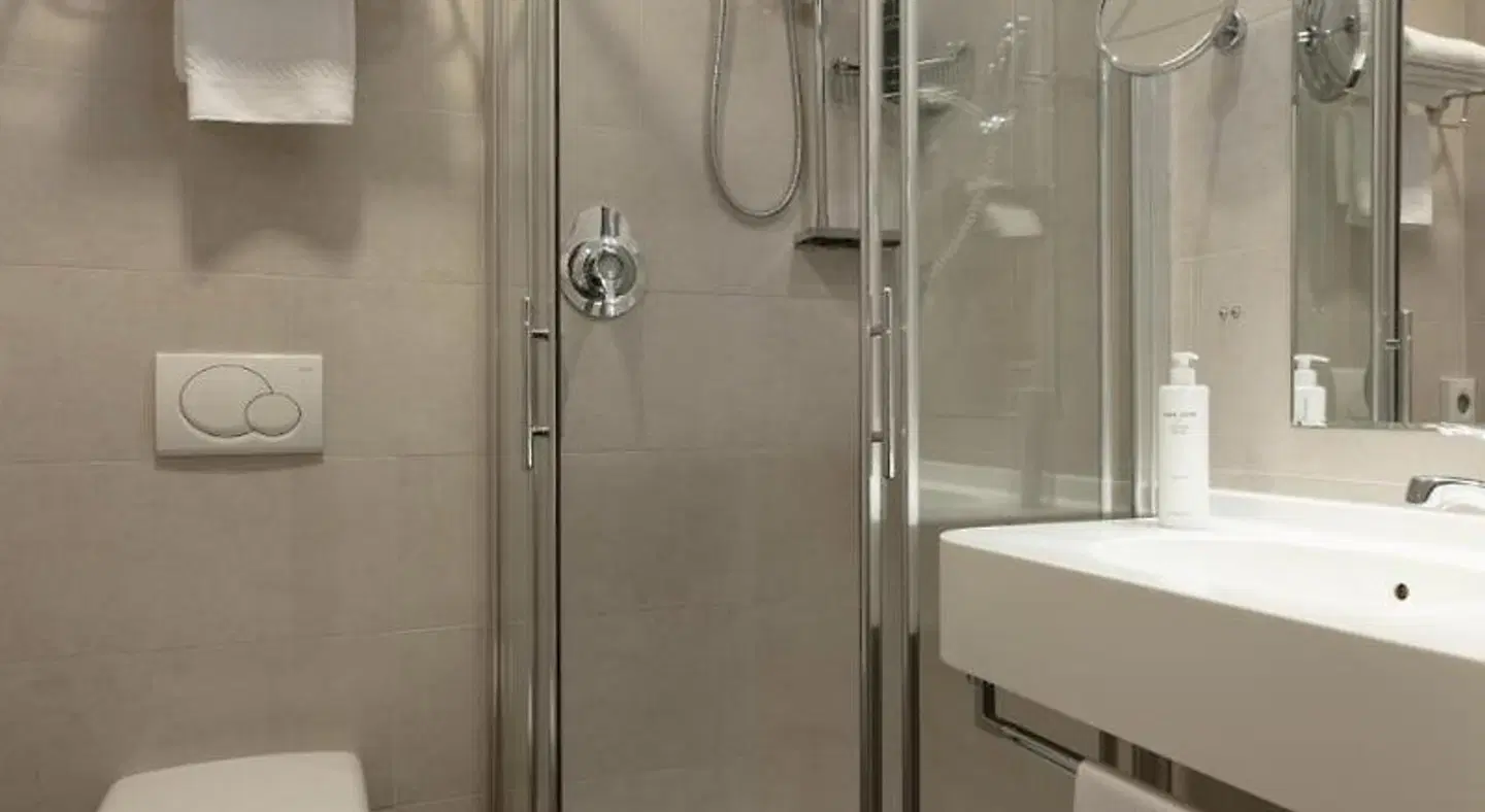 Ibis Styles Parma Toscanini Badezimmer