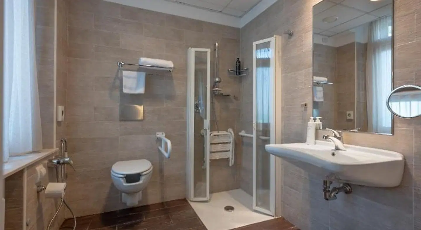Ibis Styles Parma Toscanini Badezimmer