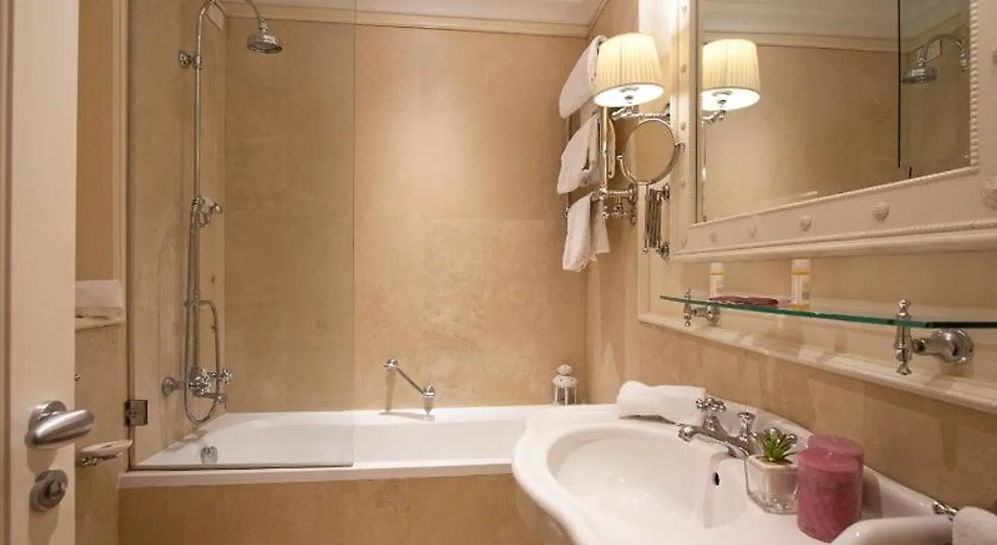 Serristori Palace Residence Badezimmer