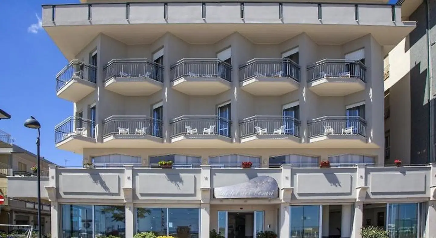 Hotel Dei Cesari EXTERIOR