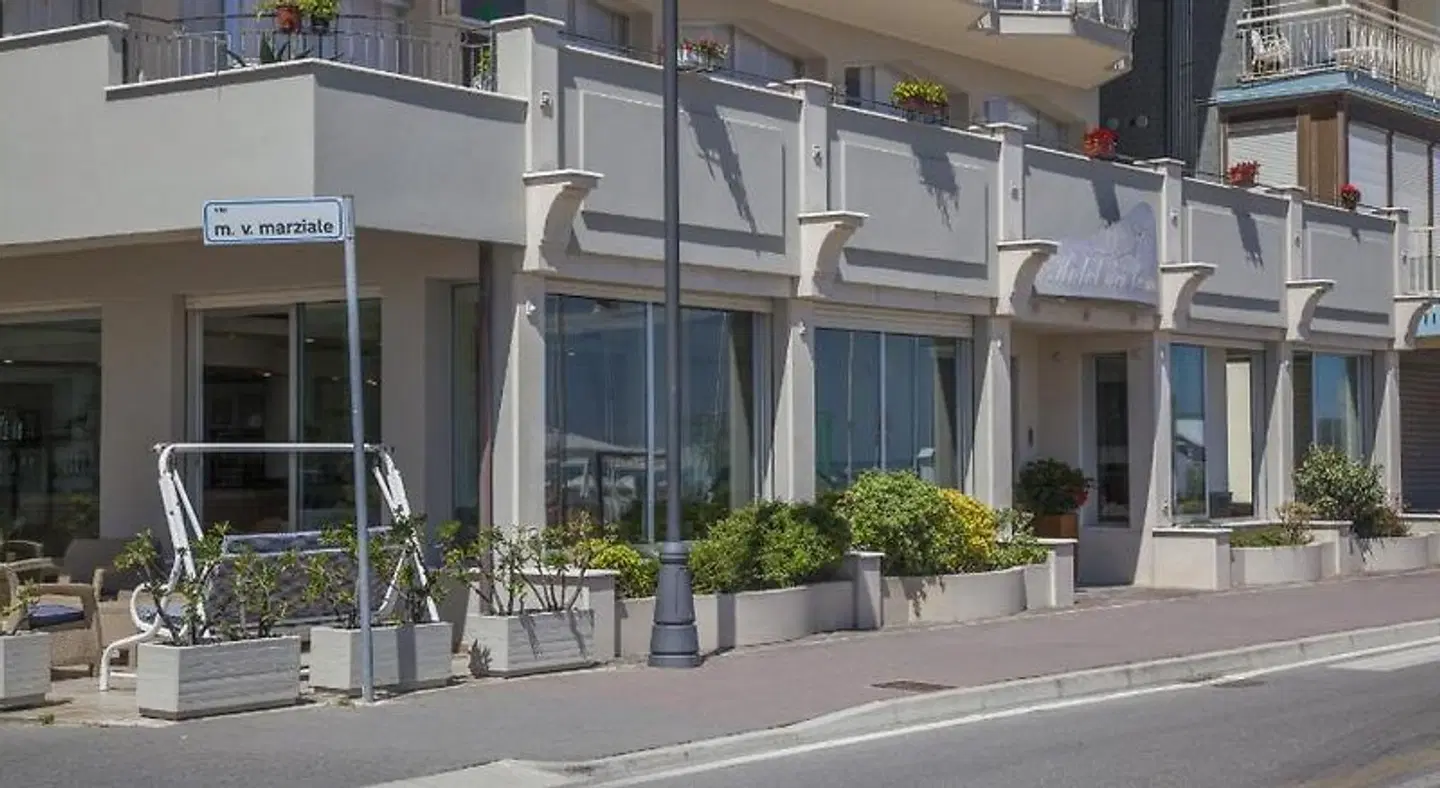 Hotel Dei Cesari EXTERIOR
