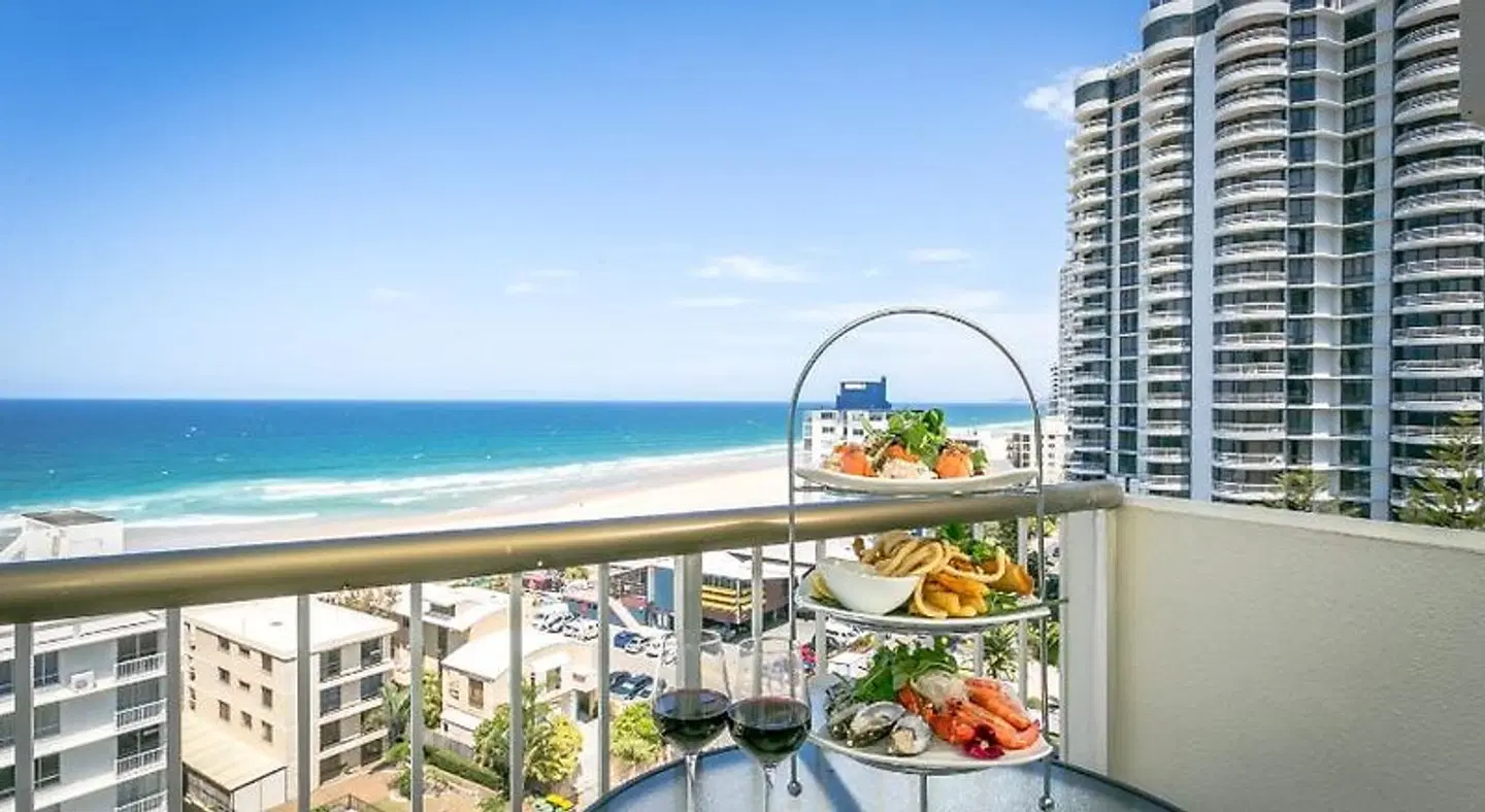 Surfers Beachside Holiday Apartments Terrasse