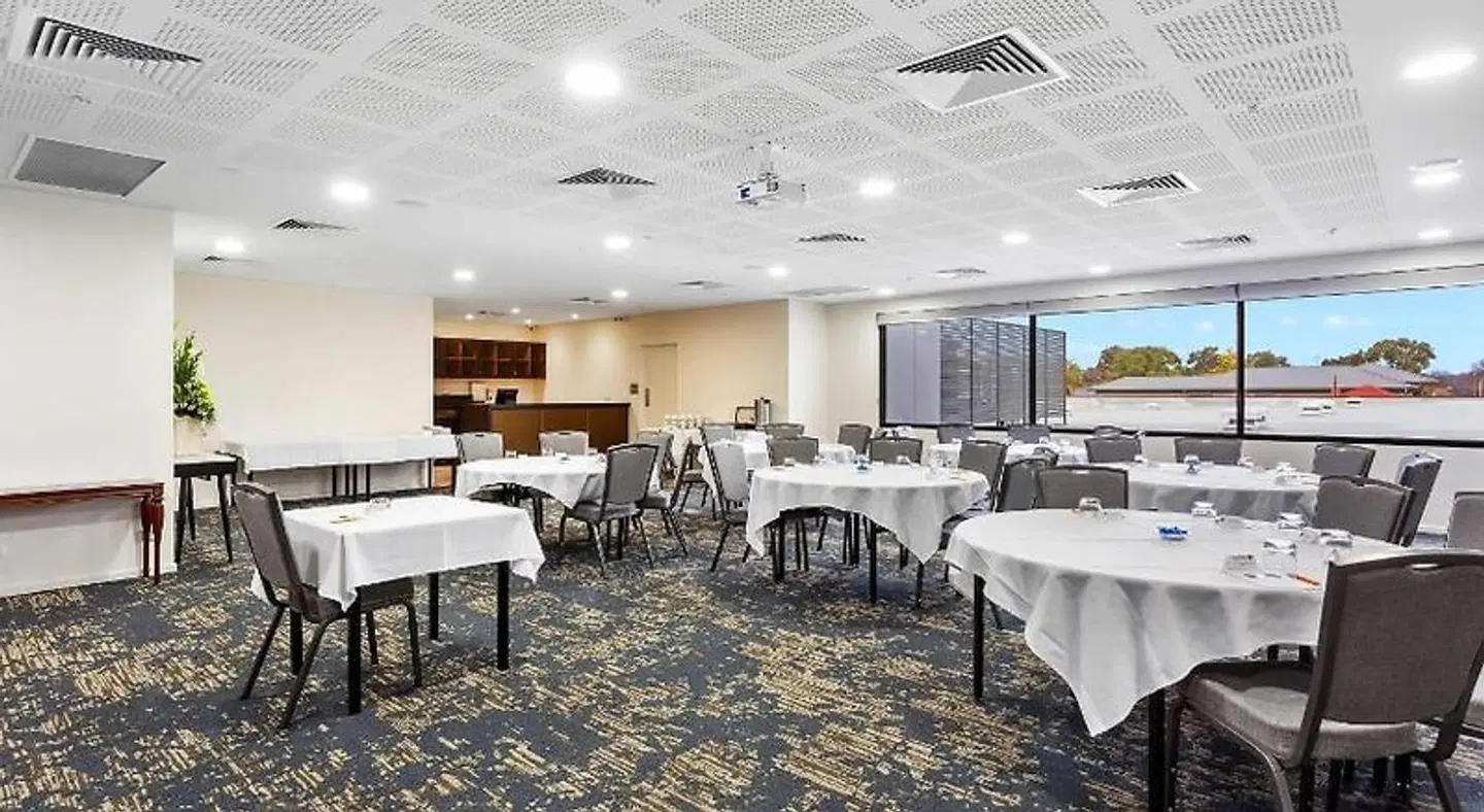 Quality Hotel Lakeside Restaurant