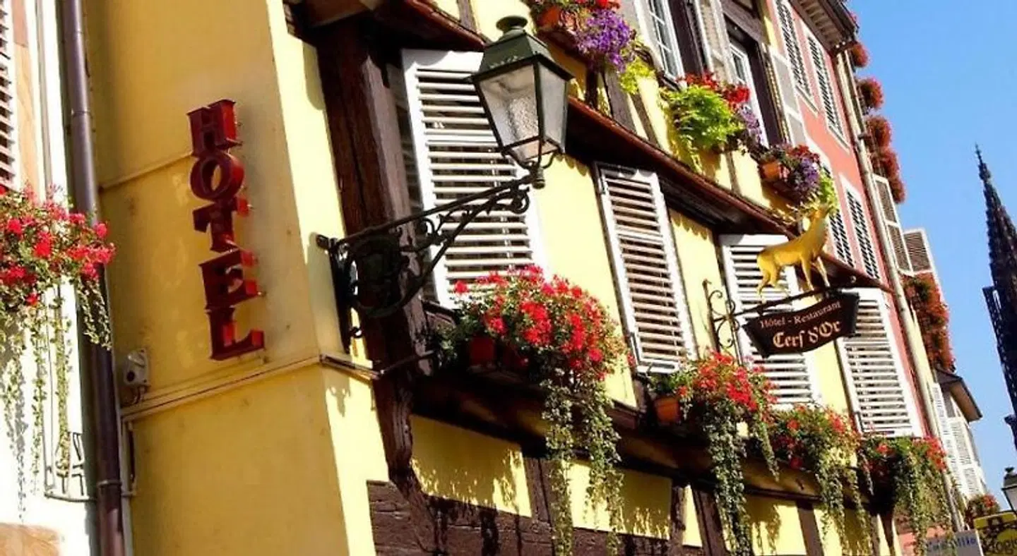 Hôtel Restaurant Au Cerf d'Or EXTERIOR