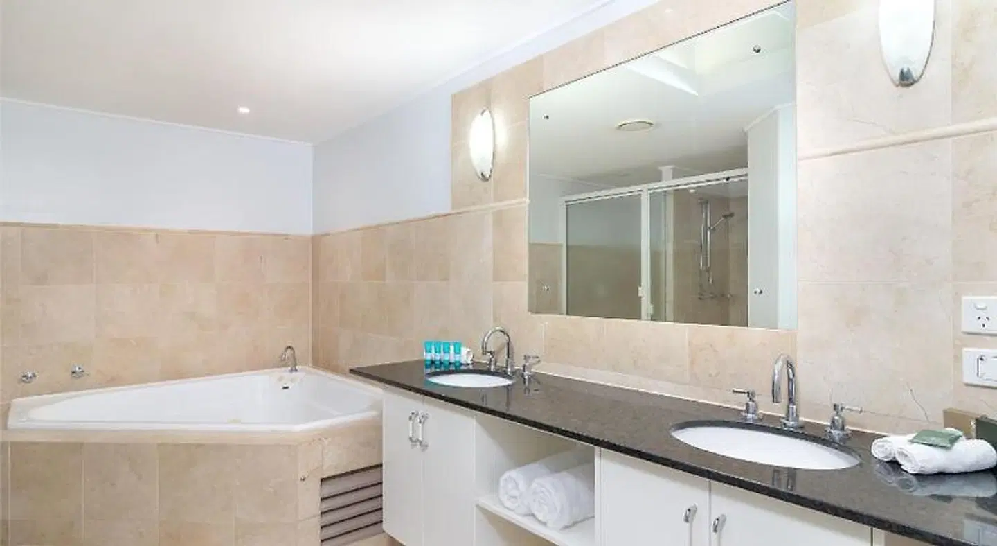 Mandalay Luxury Beachfront Apartments Badezimmer