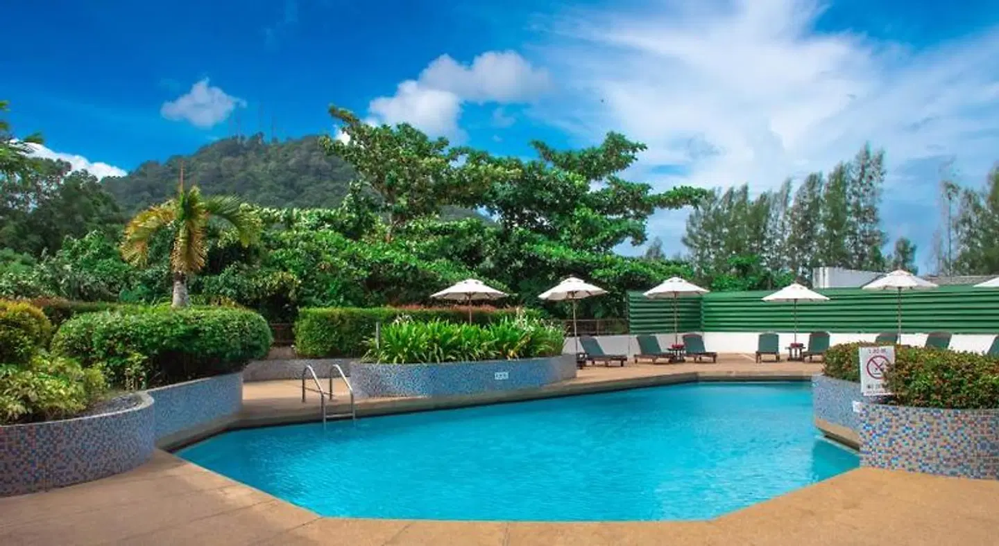 Phuket Merlin Hotel OUTDOOR_POOL