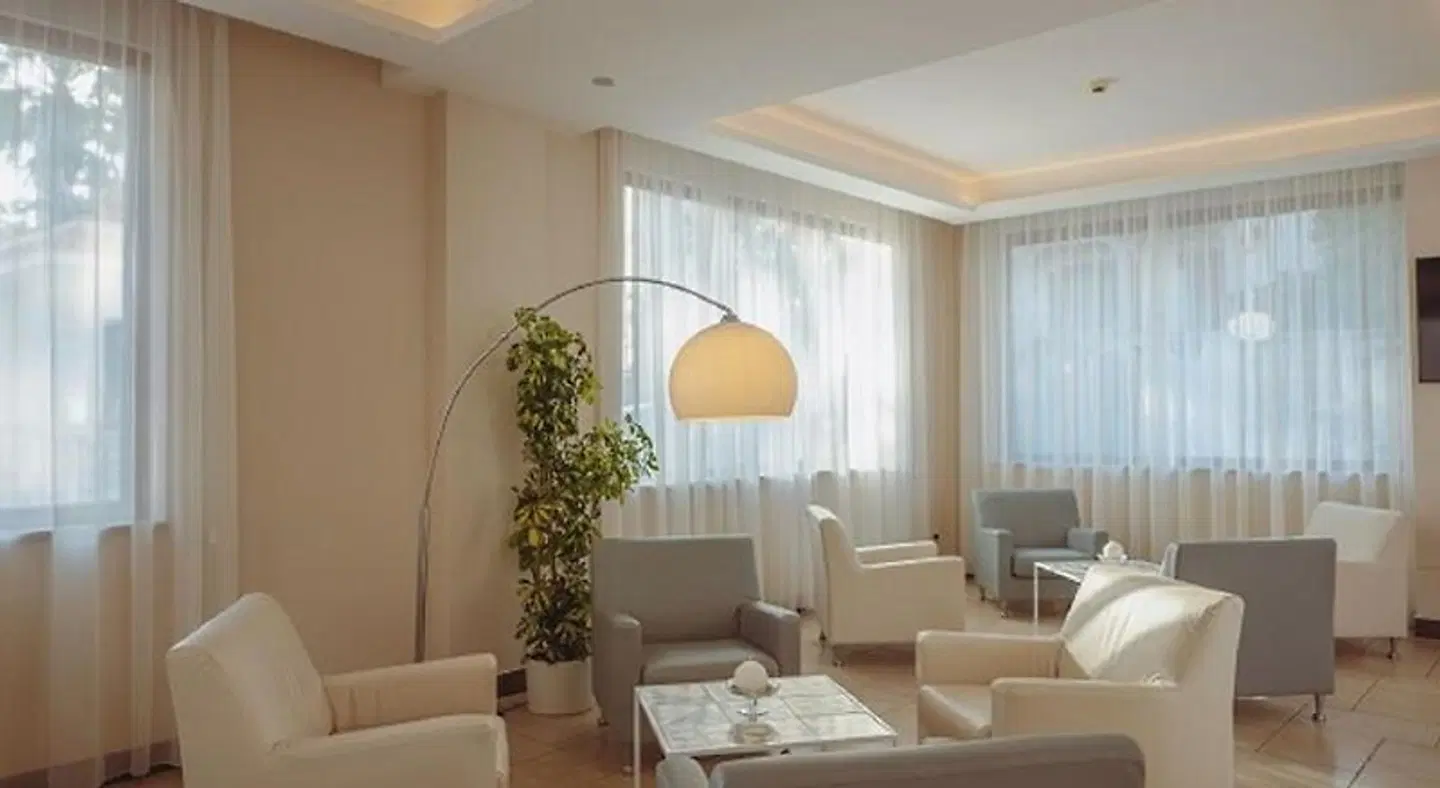 Leone ROOM_EXAMPLE