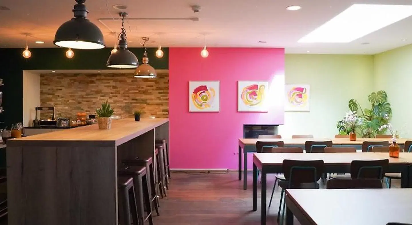 Hostel & Lounge by Hyve Basel SBB Bar