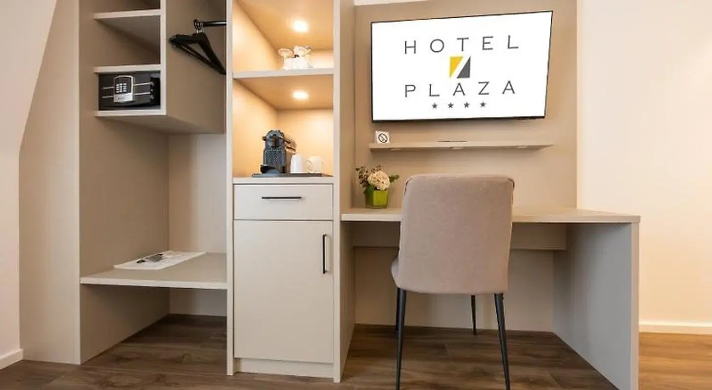 Plaza ROOM_EXAMPLE
