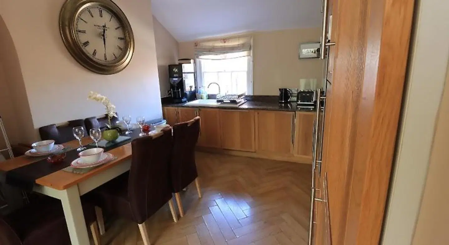 Chester Apartments ROOM_EXAMPLE