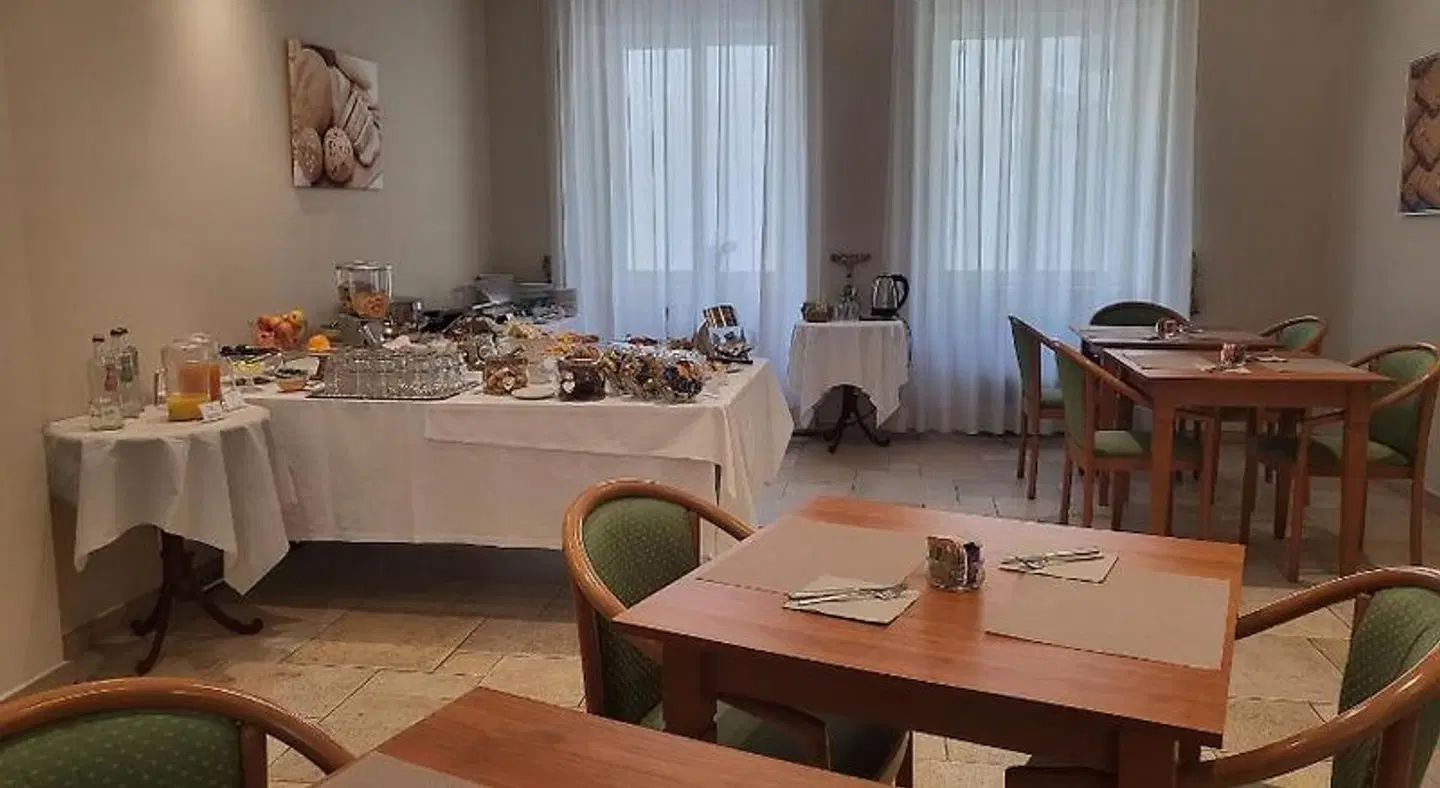 Lux Restaurant