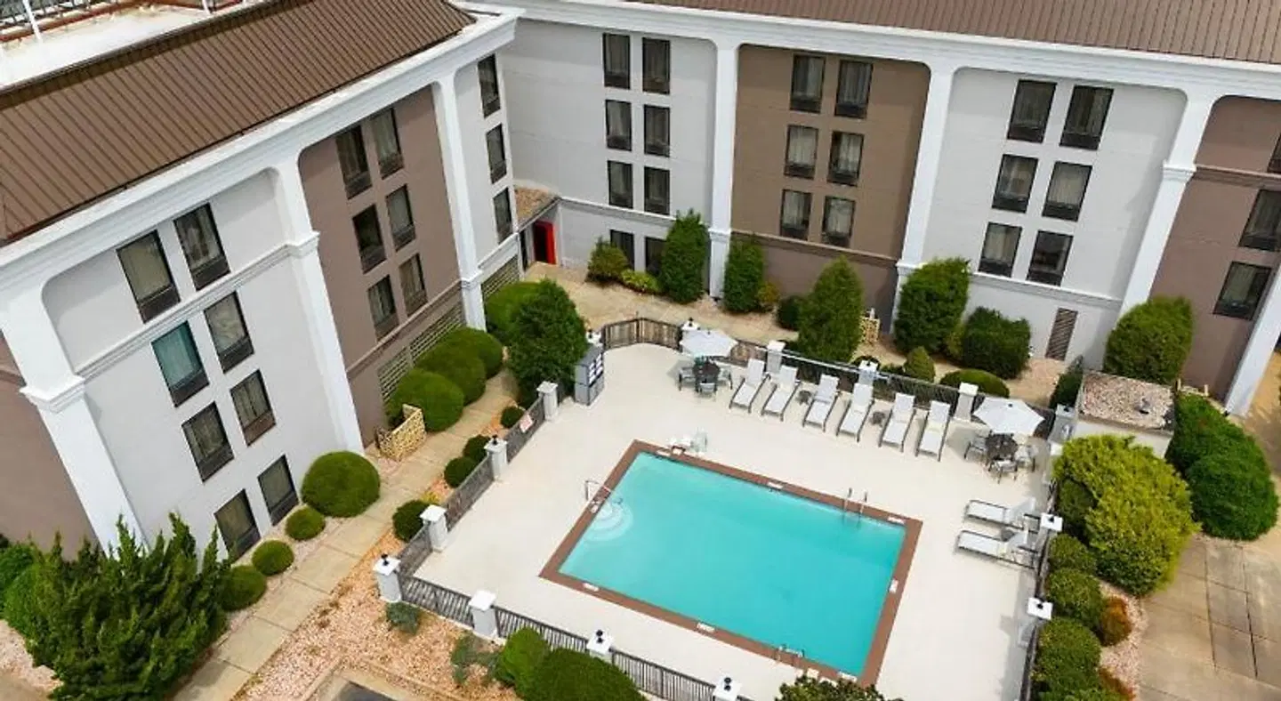 Holiday Inn Express Burlington by IHG OUTDOOR_POOL