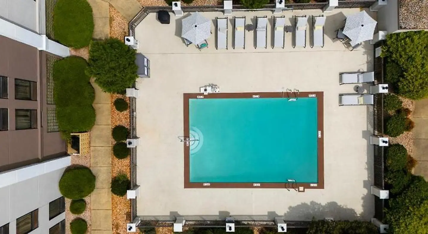 Holiday Inn Express Burlington by IHG OUTDOOR_POOL