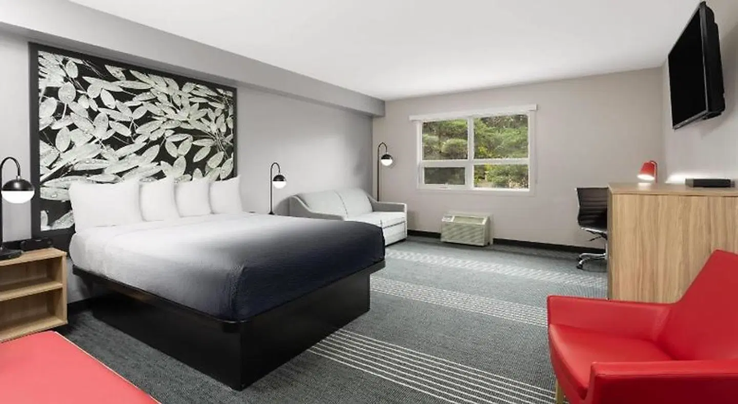 Super 8 by Wyndham Sault Ste Marie On ROOM_EXAMPLE