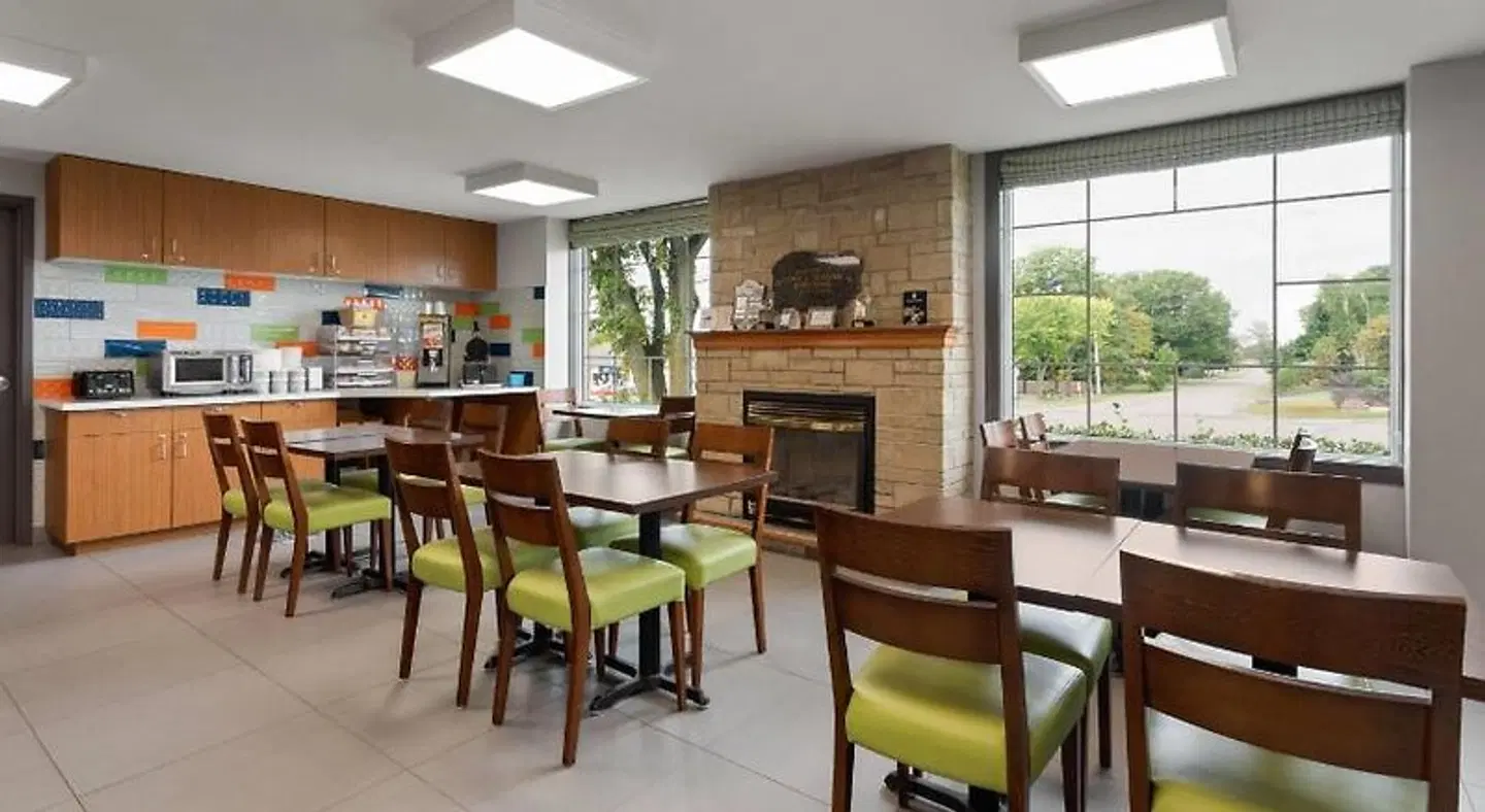 Super 8 by Wyndham Sault Ste Marie On Bar