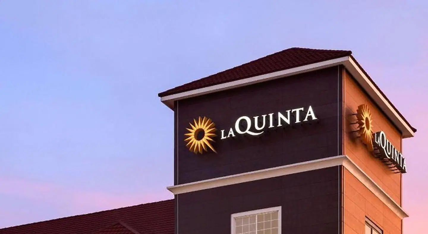 La Quinta Inn & Suites by Wyndham Dumas EXTERIOR