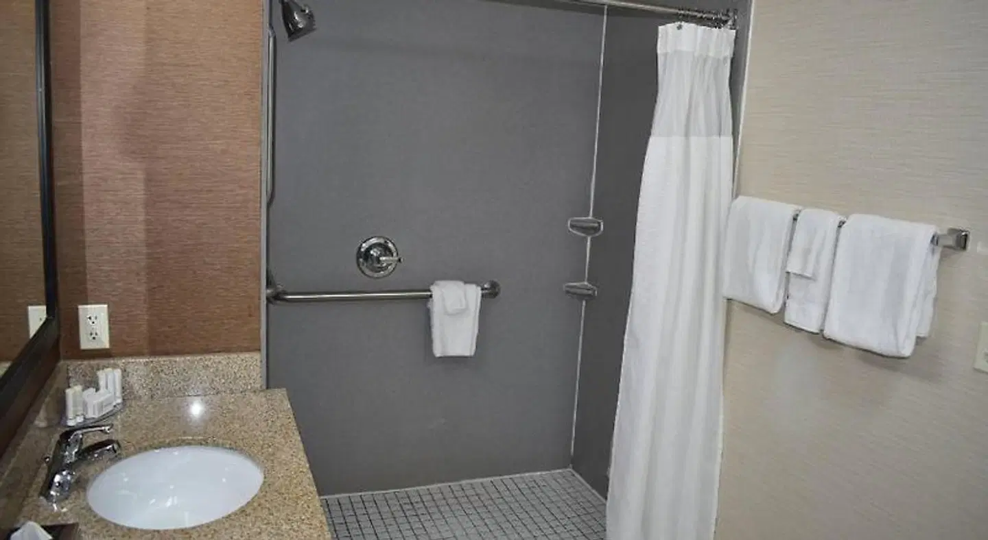 Fairfield by Marriott Inn & Suites Kansas City Liberty Badezimmer