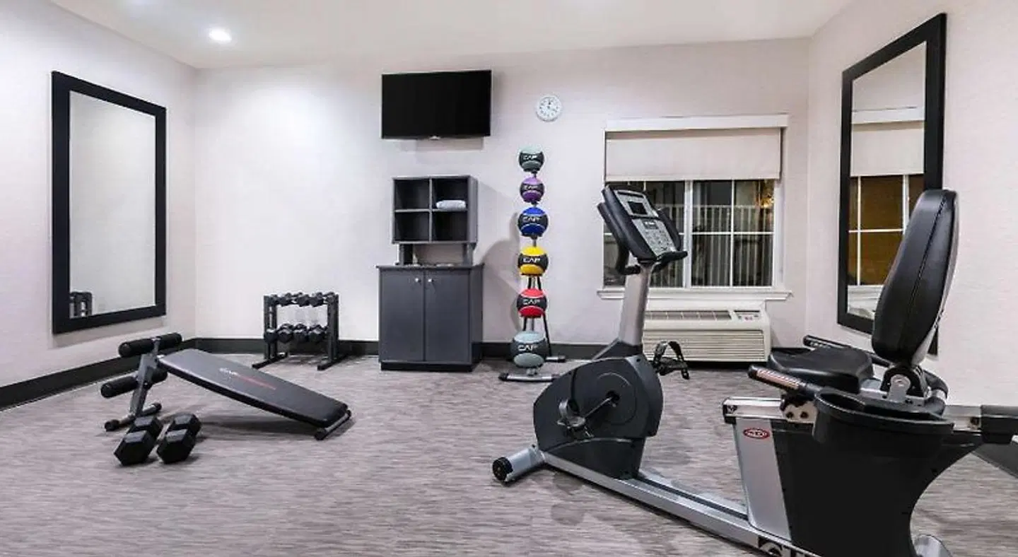 La Quinta Inn & Suites by Wyndham Fredericksburg SPORTS_AND_LEISURE