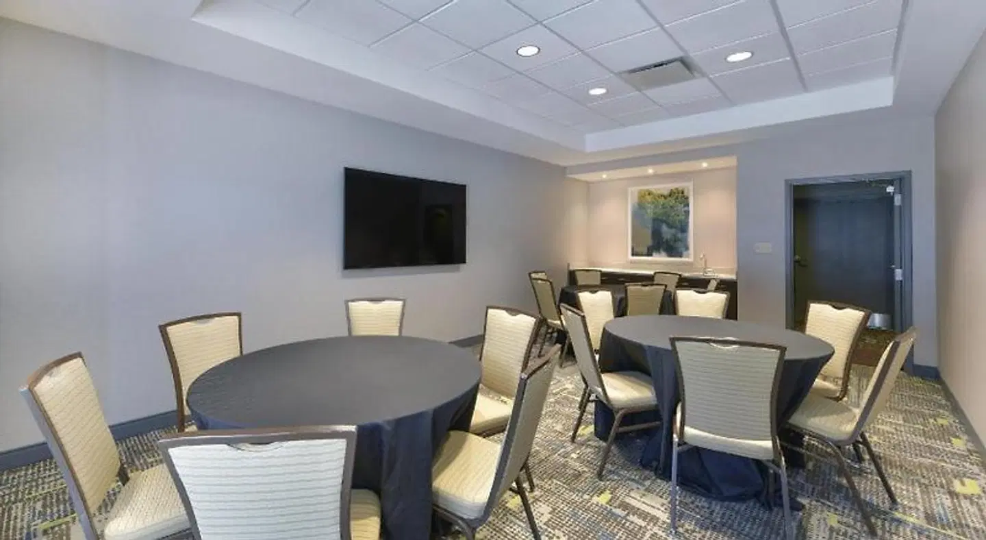 Hampton Inn & Suites Burlington LOUNGE_LOBBY
