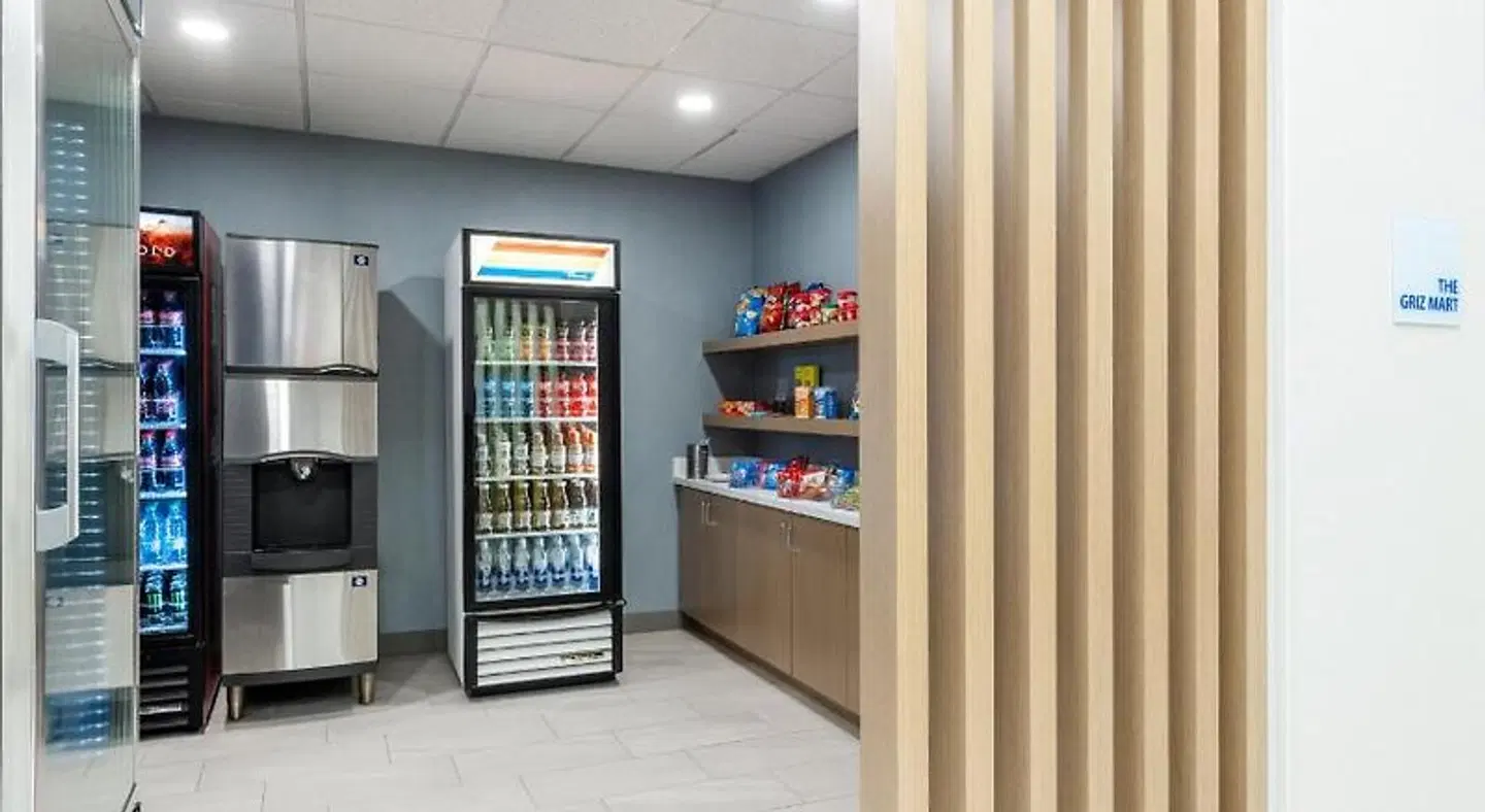 Holiday Inn Express & Suites Missoula Northwest by IHG Bar