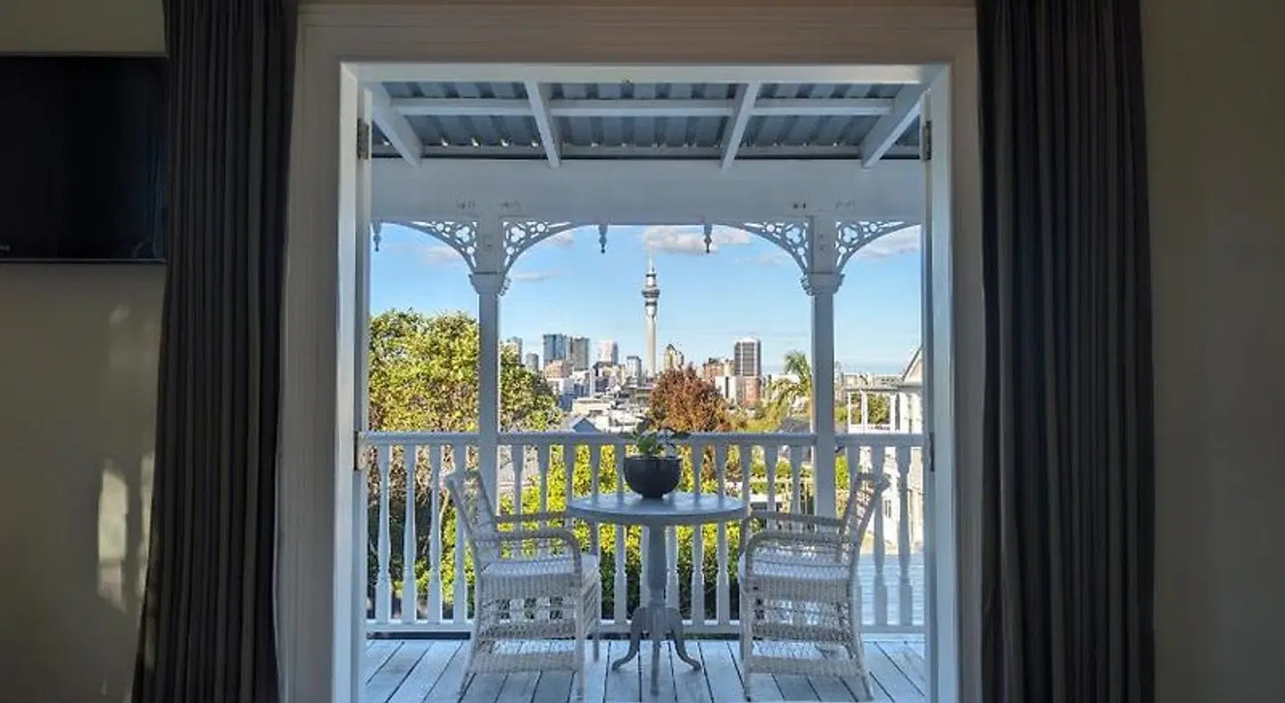 Ponsonby Manor Guest House Bar