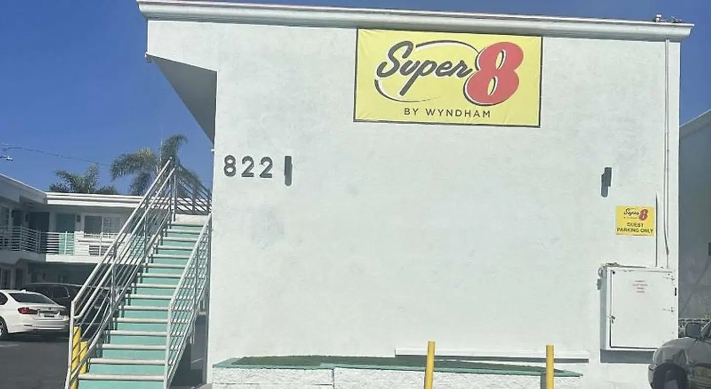 Super 8 by Wyndham Oceanside Downtown MODEL_IMPRESSION