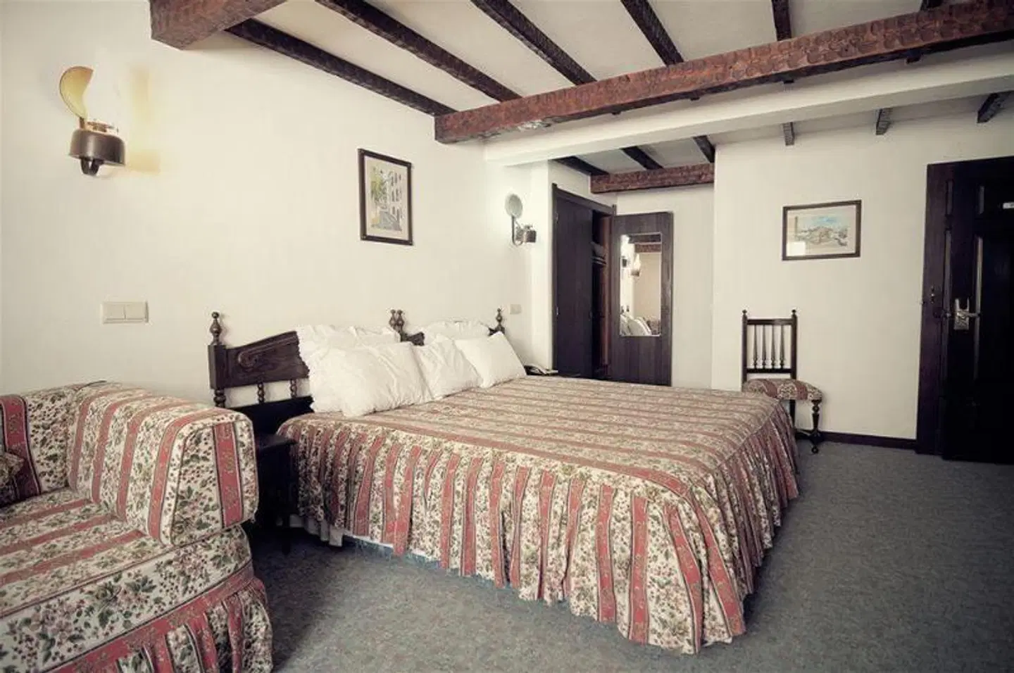 Rainha Santa Isabel ROOM_EXAMPLE