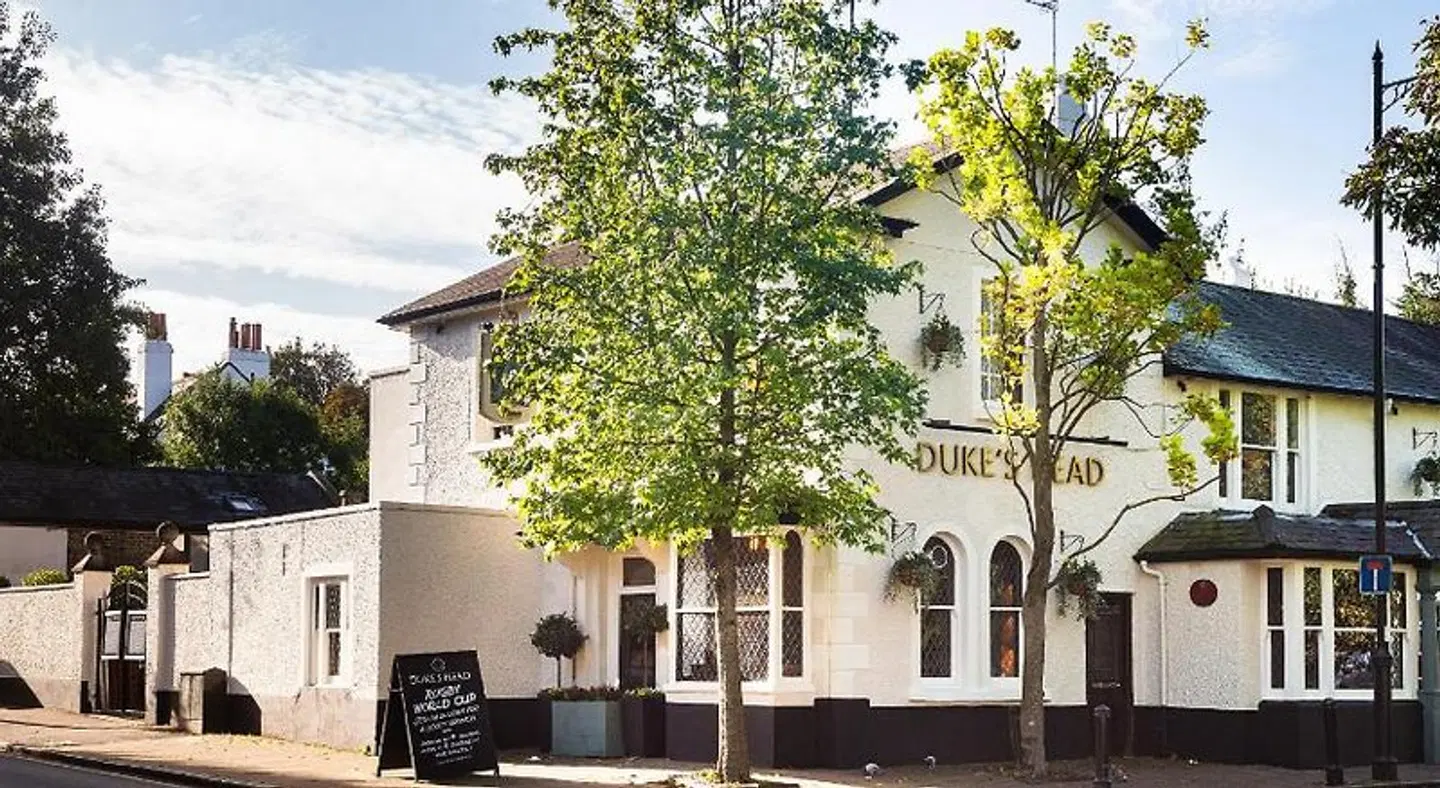 Dukes Head Hotel EXTERIOR