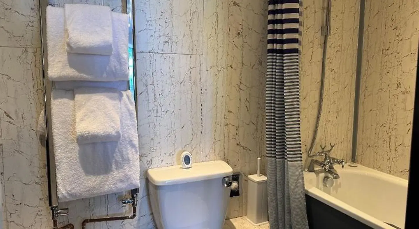 Knights Court Hotel Badezimmer