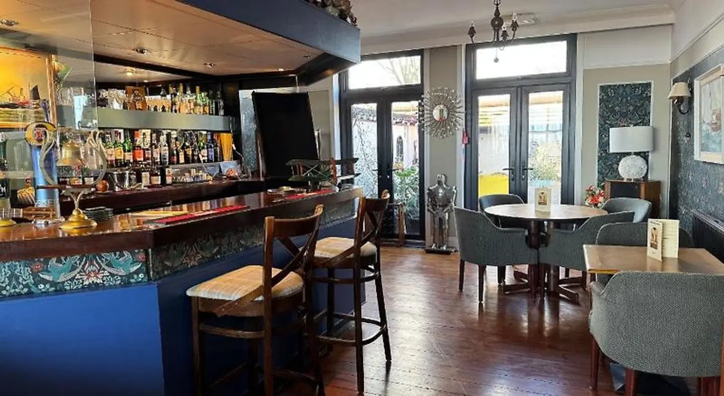 Knights Court Hotel Bar