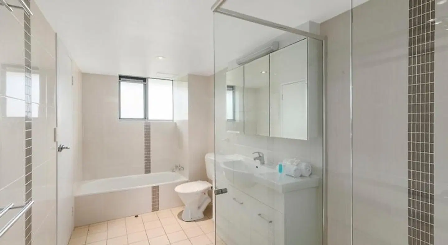 Solnamara Beachfront Apartments Badezimmer