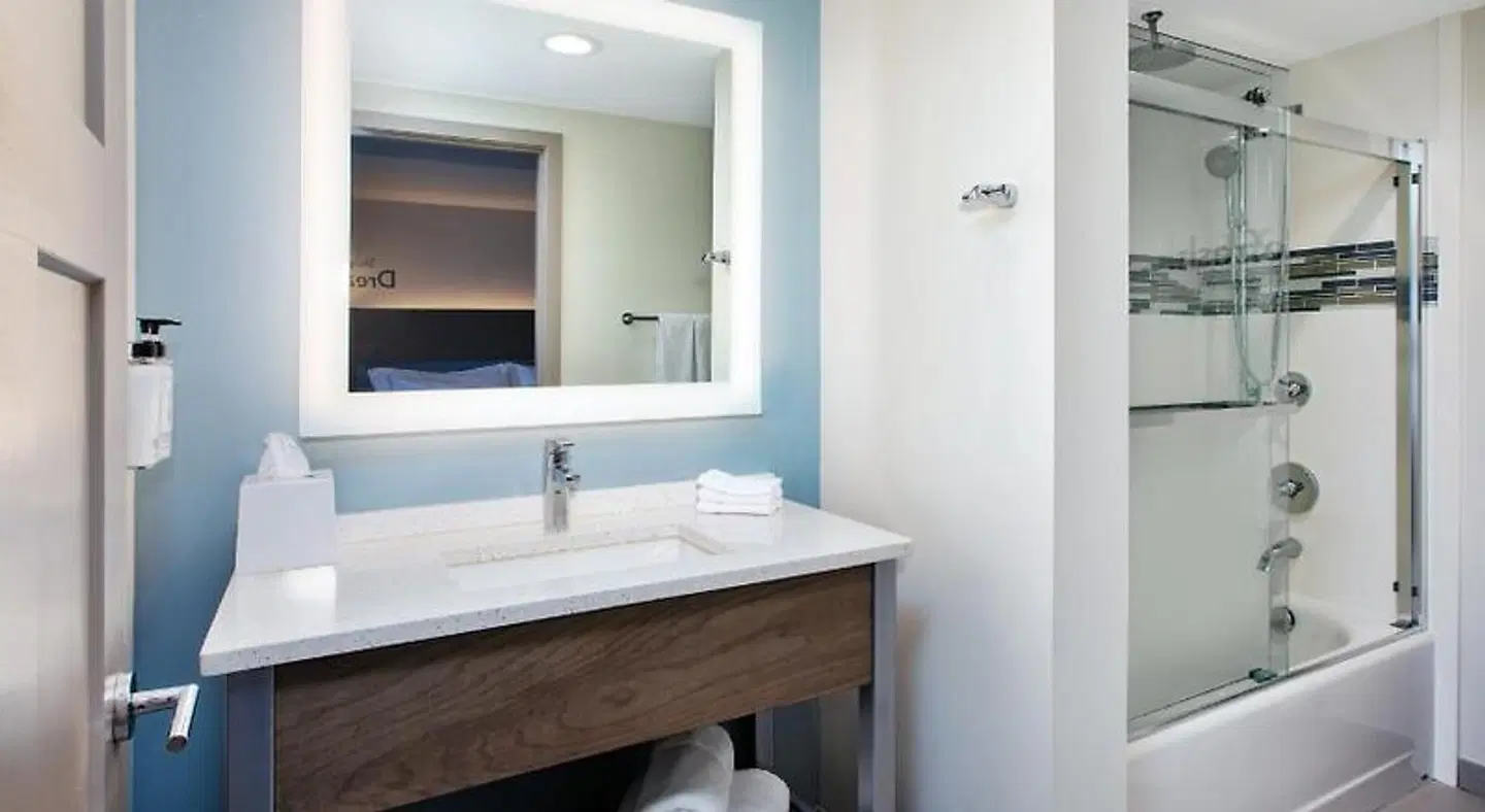 EVEN Hotel Ann Arbor by IHG Badezimmer