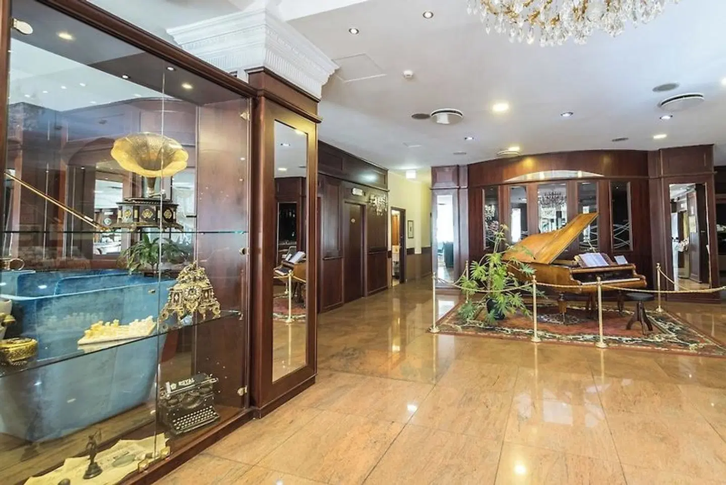 Mythos LOUNGE_LOBBY