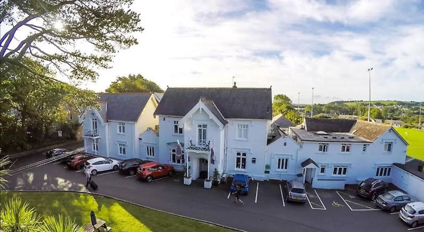 Heywood Spa Hotel EXTERIOR