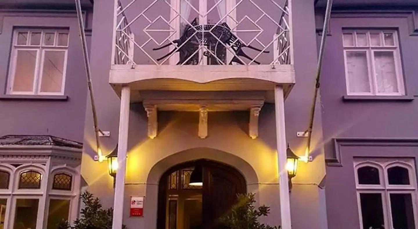 Heywood Spa Hotel EXTERIOR