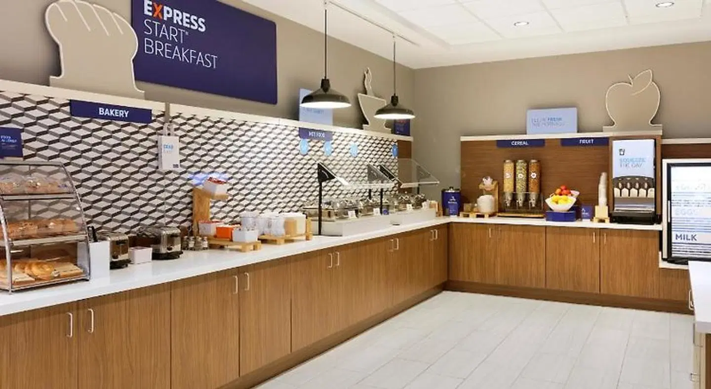 Holiday Inn Express & Suites Austin South by IHG ROOM_EXAMPLE